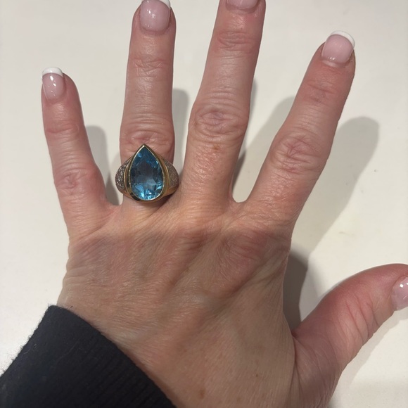 Blue Topaz 14KT gold stunning ring with diamonds - Picture 7 of 9